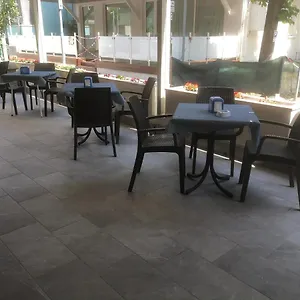 https://hotel-laura-rimini.emilia-romagnahotels.net